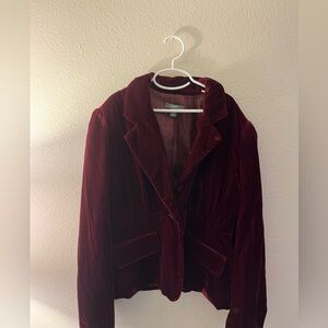 Woman’s ATP 9 red velvet blazer size 6 mint condition